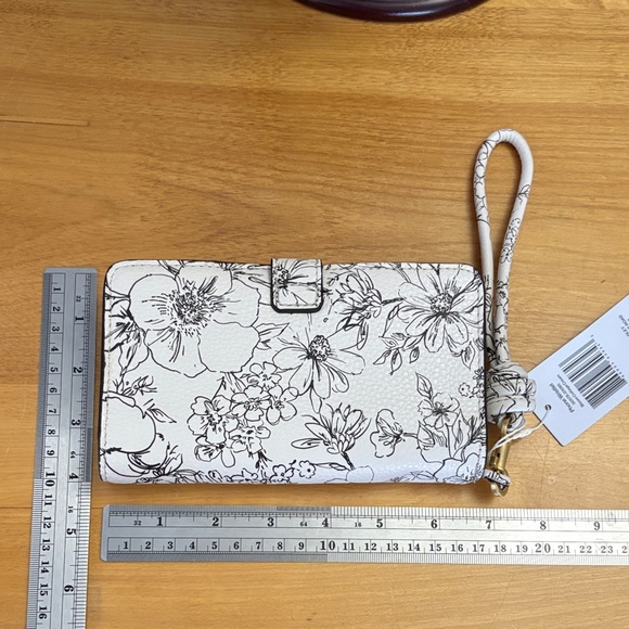 NEW Vera Bradley Black & White Leather Phone Wristlet Wallet Bloom Cottage Cream - Picture 3 of 14